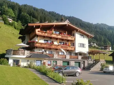 Ein allgemeiner Bergblick oder ein Berglick von der Ferienwohnung aus