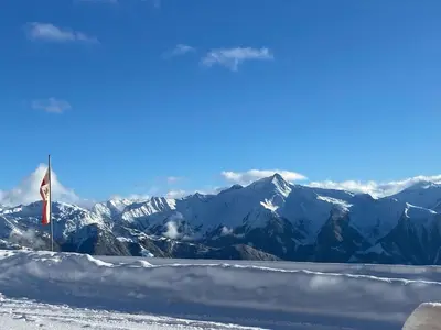 Ein allgemeiner Bergblick oder ein Berglick von des Ferienhauses aus