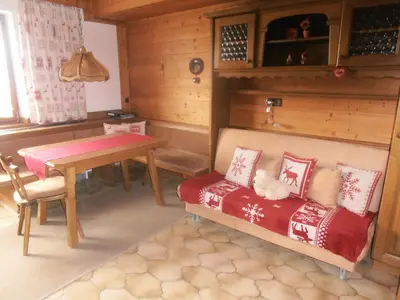 Ein Sitzbereich in der Unterkunft Gästehaus Hölzlbauer