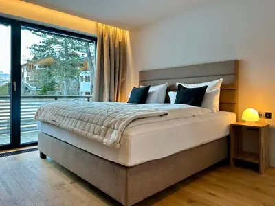 Ein Bett oder Betten in einem Zimmer der Unterkunft Alexander Mountain Suites