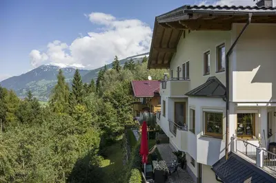 Ein allgemeiner Bergblick oder ein Berglick von der Ferienwohnung aus