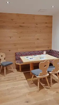 Ein Sitzbereich in der Unterkunft Pension Essbaum