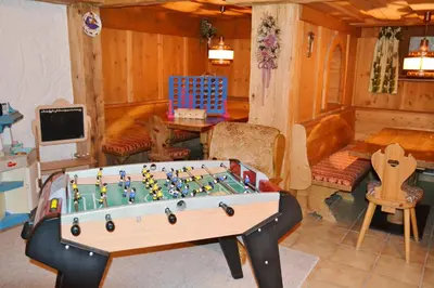 Eine Spielezimmer in der Unterkunft Pension Essbaum