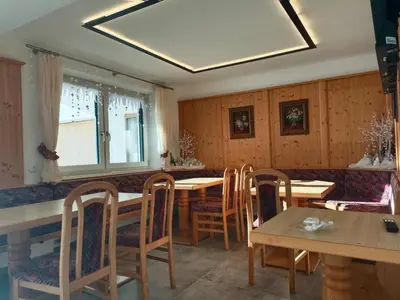 Ein Sitzbereich in der Unterkunft Pension Essbaum