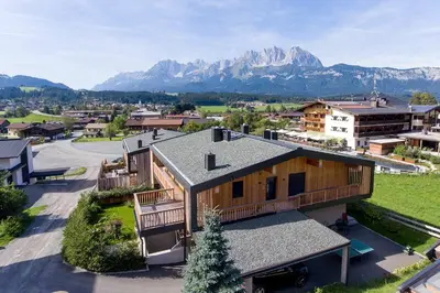 Ein allgemeiner Bergblick oder ein Berglick von der Ferienwohnung aus