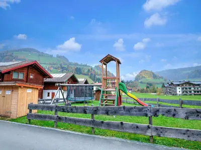 Ein allgemeiner Bergblick oder ein Berglick von des Ferienhauses aus