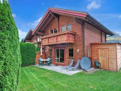 Das Gebäude in dem sich das Ferienhaus befindet