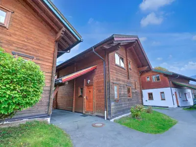 Das Gebäude in dem sich das Ferienhaus befindet