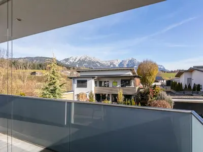 Ein allgemeiner Bergblick oder ein Berglick von des Ferienhauses aus