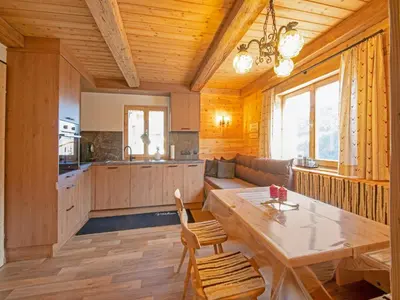 Küche/Küchenzeile in der Unterkunft Cabin with sauna near Spieljoch Ski