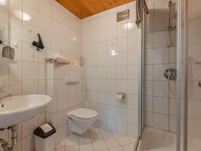Ein Badezimmer in der Unterkunft Apartment Voithofer-3 by Interhome