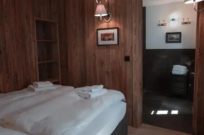 Ein Bett oder Betten in einem Zimmer der Unterkunft Löw Chalet Suite 1 in the Heart of Kitzbühel by 360 Estates