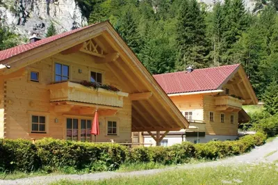 Das Gebäude in dem sich das Ferienhaus befindet