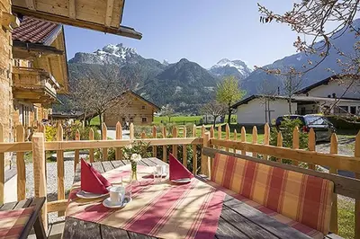 Ein allgemeiner Bergblick oder ein Berglick von des Ferienhauses aus