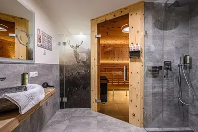 Ein Badezimmer in der Unterkunft Deluxe Suite Goldreh