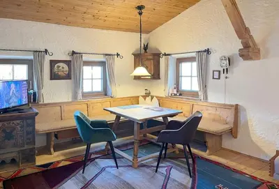Ein Sitzbereich in der Unterkunft Bergchalet Klausner Edelweiß