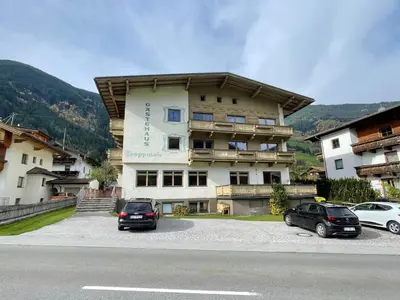 Ein allgemeiner Bergblick oder ein Berglick von der Ferienwohnung aus