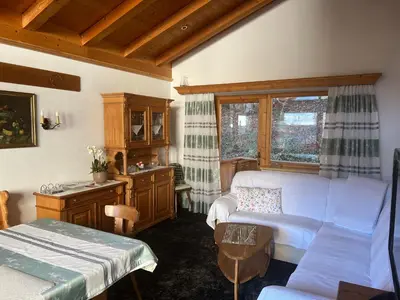 Ein Sitzbereich in der Unterkunft Haus Waldrand