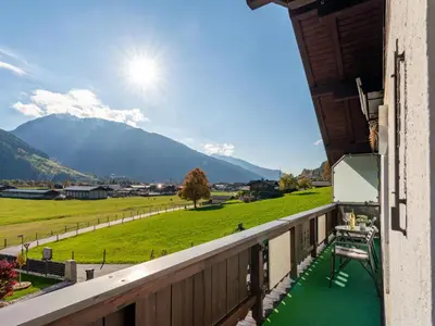 Ein allgemeiner Bergblick oder ein Berglick von der Ferienwohnung aus