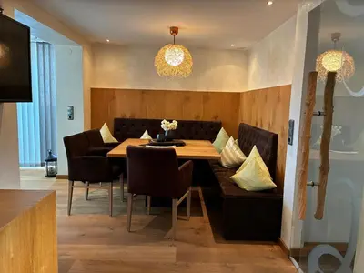 Ein Sitzbereich in der Unterkunft KOSIS Townhouse mit Spa Zugang im KOSIS Sports Lifestyle Hotel