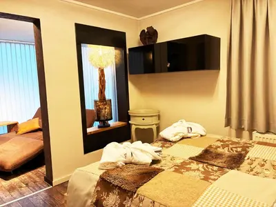 Ein Bett oder Betten in einem Zimmer der Unterkunft KOSIS Townhouse mit Spa Zugang im KOSIS Sports Lifestyle Hotel
