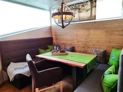 Ein Sitzbereich in der Unterkunft KOSIS Townhouse mit Spa Zugang im KOSIS Sports Lifestyle Hotel