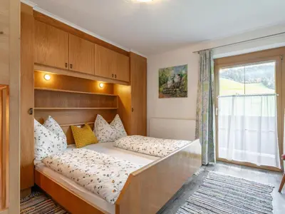 Ein Bett oder Betten in einem Zimmer der Unterkunft Tiroler Bergtraum Top 2