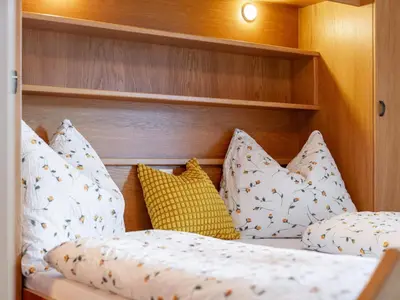 Ein Bett oder Betten in einem Zimmer der Unterkunft Tiroler Bergtraum Top 2