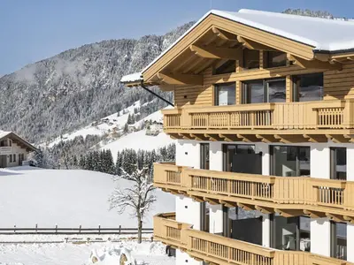 Ein allgemeiner Bergblick oder ein Berglick von des Ferienhauses aus