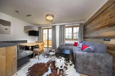 Ein Sitzbereich in der Unterkunft Trattenbach Chalet Bärenbadkogel