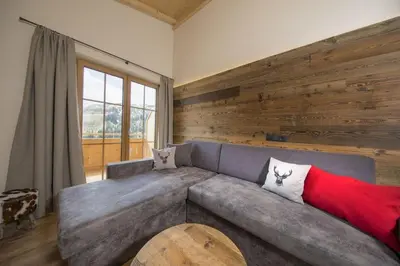 Ein Sitzbereich in der Unterkunft Trattenbach Chalet Bärenbadkogel