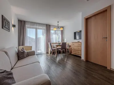 Ein Sitzbereich in der Unterkunft Holiday apartment directly on the ski slope