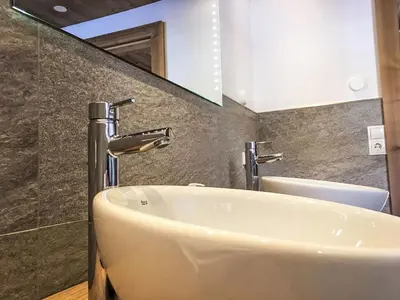 Ein Badezimmer in der Unterkunft Apartment Almchalet Zillertal-3 by Interhome