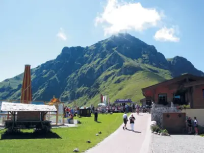 Ein allgemeiner Bergblick oder ein Berglick von der Ferienwohnung aus