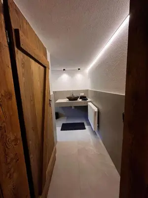 Ein Bett oder Betten in einem Zimmer der Unterkunft Trail & Tiefschnee Lodge