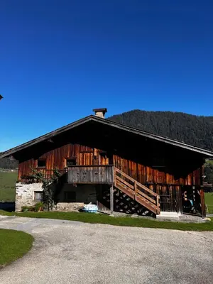 Ein allgemeiner Bergblick oder ein Berglick von der Ferienwohnung aus