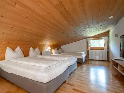 Ein Bett oder Betten in einem Zimmer der Unterkunft Brügglbach XL