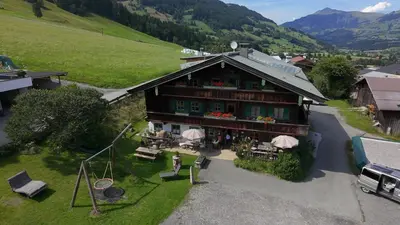 Ein allgemeiner Bergblick oder ein Berglick von der Ferienwohnung aus