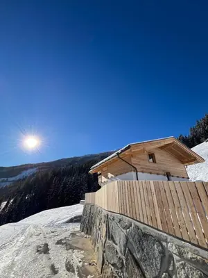 Ein allgemeiner Bergblick oder ein Berglick von des Ferienhauses aus