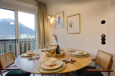 Ein allgemeiner Bergblick oder ein Berglick von der Ferienwohnung aus