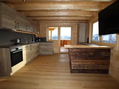 Küche/Küchenzeile in der Unterkunft Chalet at 1700m with panoramic views
