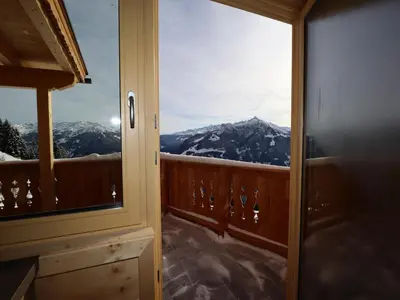 Ein allgemeiner Bergblick oder ein Berglick von des Ferienhauses aus