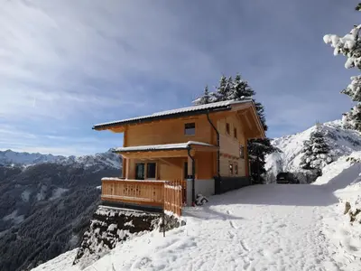 Ein allgemeiner Bergblick oder ein Berglick von des Ferienhauses aus