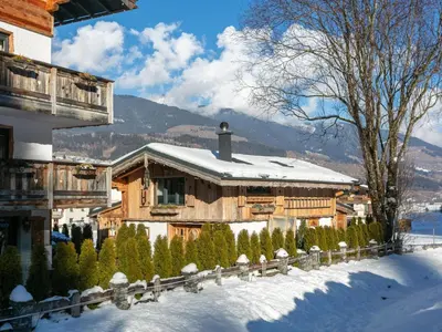 Ein allgemeiner Bergblick oder ein Berglick von des Chalets aus