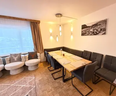 Ein Sitzbereich in der Unterkunft Gruber Alpin Living