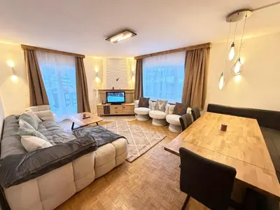 Ein Sitzbereich in der Unterkunft Gruber Alpin Living