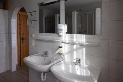 Ein Badezimmer in der Unterkunft Hecherhaus