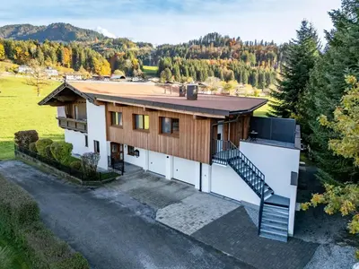 Ein allgemeiner Bergblick oder ein Berglick von der Ferienwohnung aus