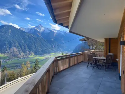 Ein allgemeiner Bergblick oder ein Berglick von der Ferienwohnung aus