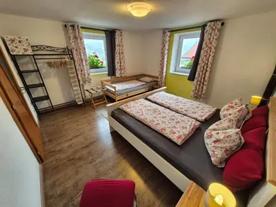 Ein Bett oder Betten in einem Zimmer der Unterkunft Ferienwohnung Neuheim